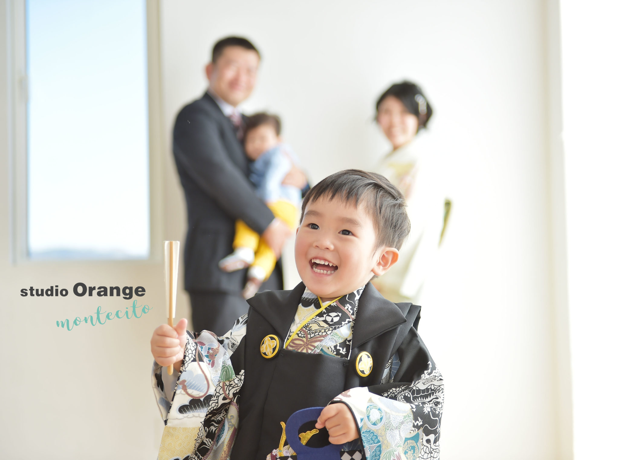 黒のお被布で3歳七五三の男の子