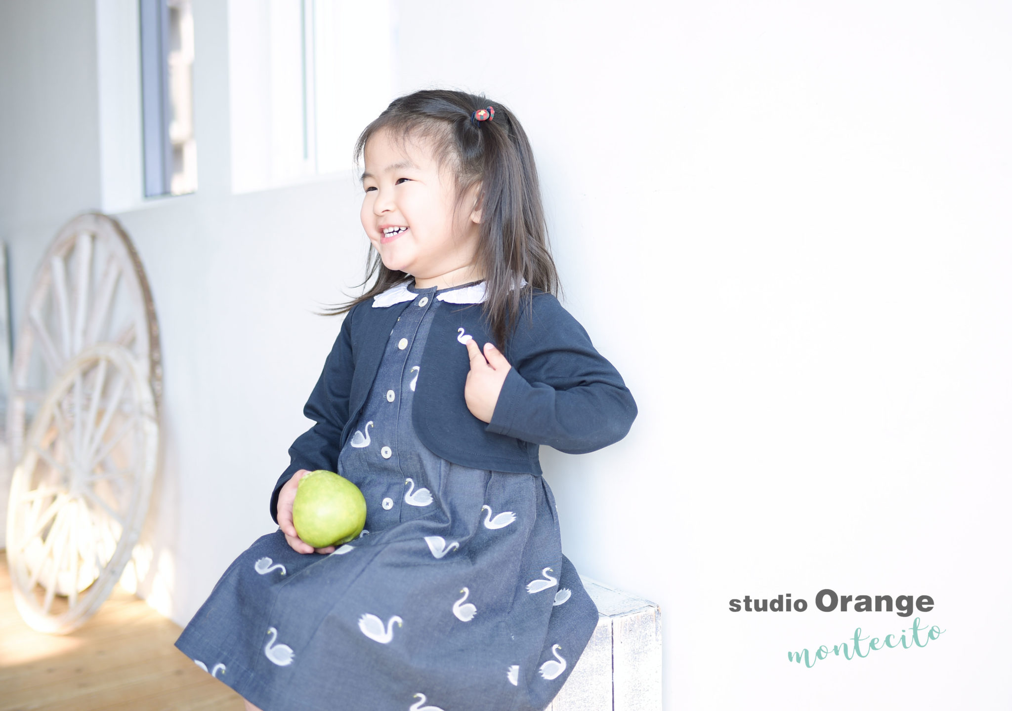 伊丹市よりお持ち込みのお洋服で3歳お誕生日撮影