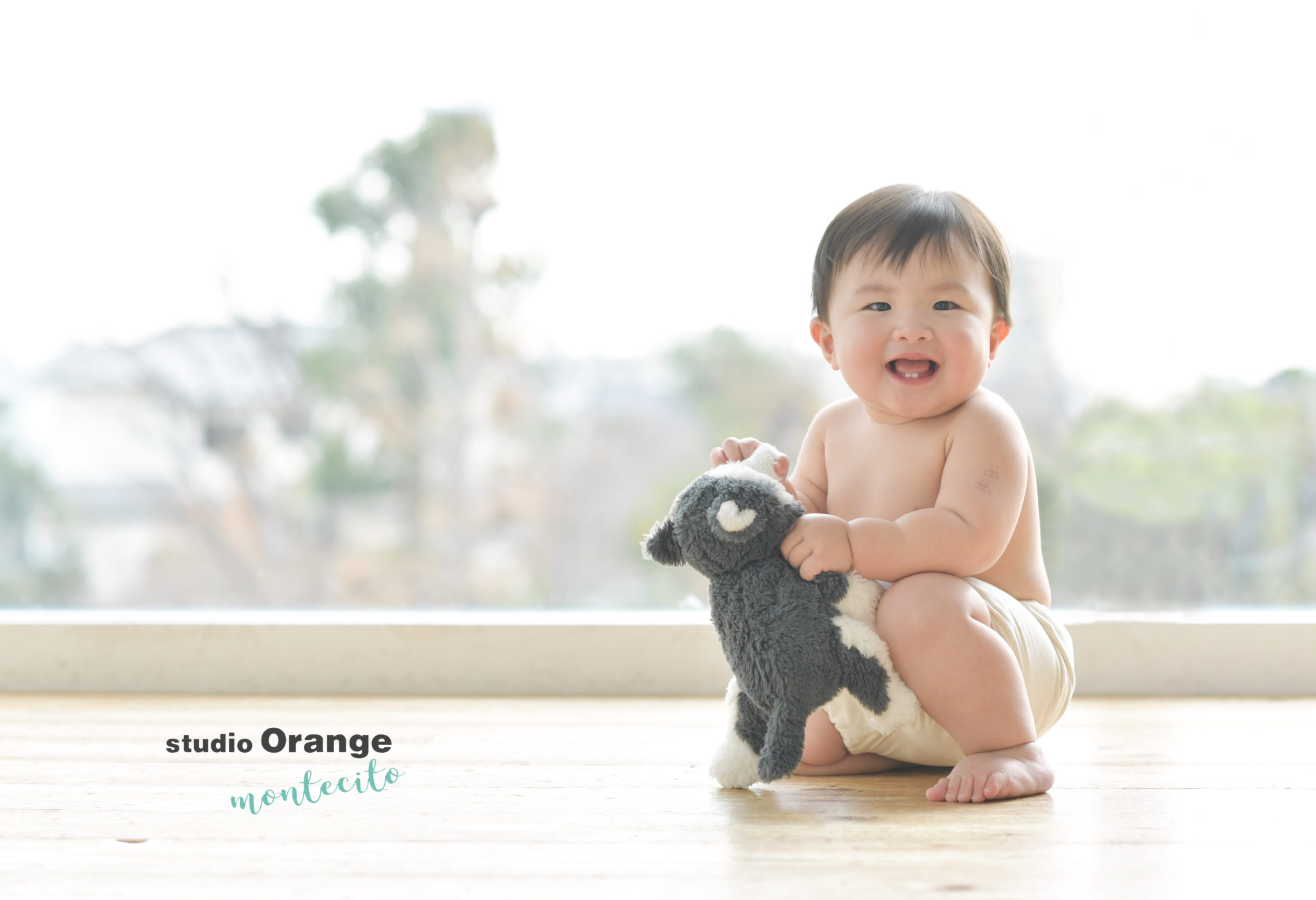 宝塚市より笑顔が可愛い１歳男の子のお誕生日撮影