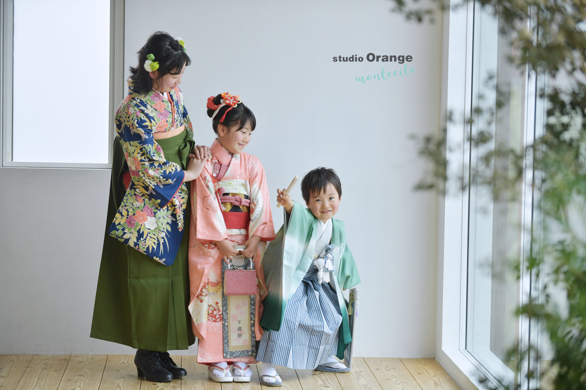 お持ち込みの和装で3歳男の子と7歳女の子の七五三撮影