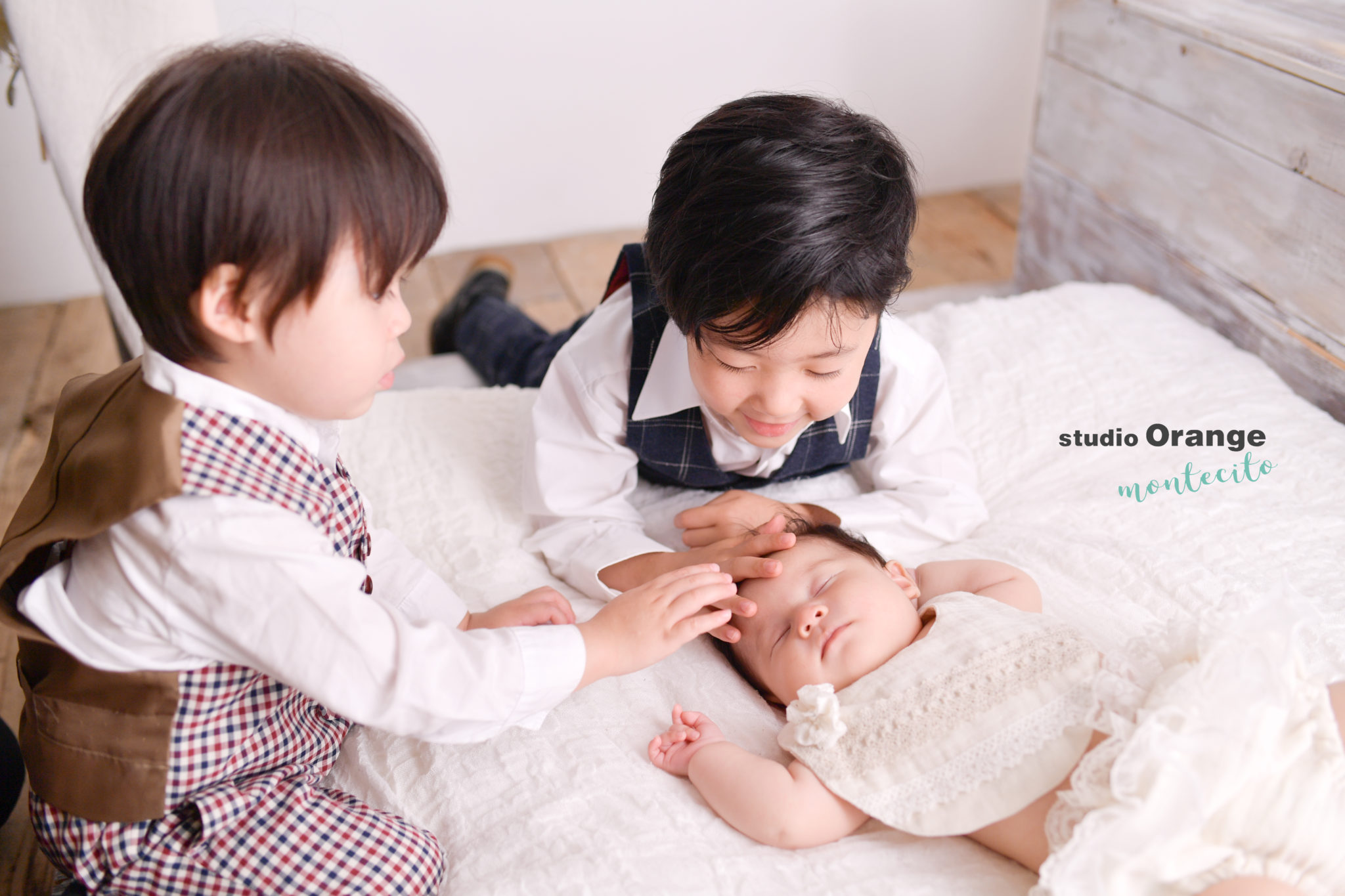 兄に見守れながらのお宮参り撮影　