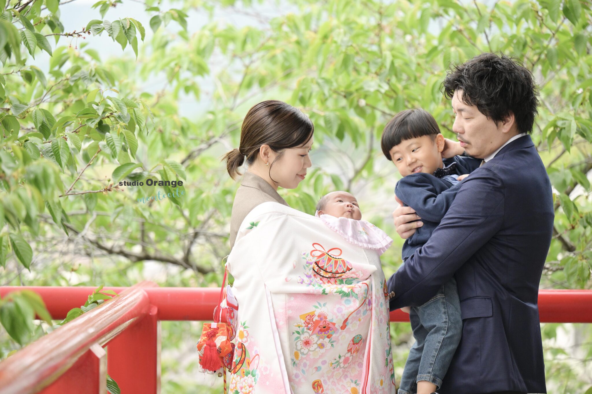 中山寺でお宮参りロケーション撮影の後はスタジオ撮影も。