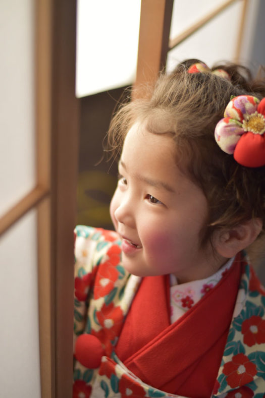 宝塚市　七五三　3歳女の子　椿の着物