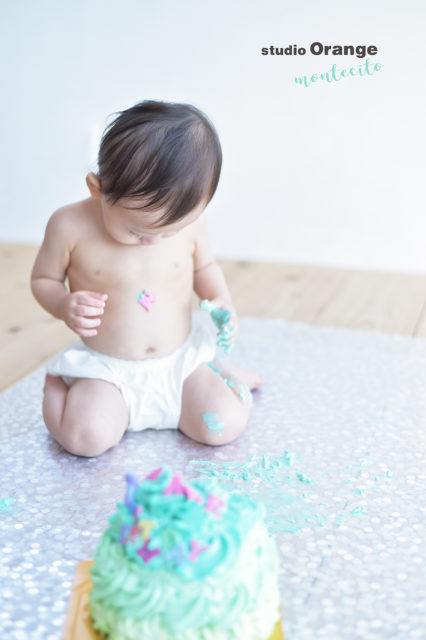 1歳のお誕生日フォトはスマッシュケーキでお祝い 宝塚市の写真館スタジオオレンジ モンテシート