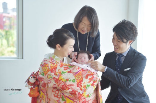 お宮参り　女の子　持ち込みお祝い着　ママのおさがり　赤いお花　パパママ おばあちゃん