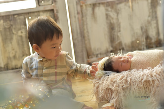 ニューボーン　兄妹　ぐるぐる巻き　２歳兄　生後６日目　新生児