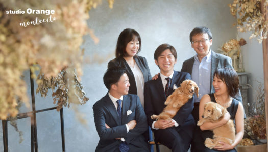 男性成人式　スーツ　家族　わんちゃん