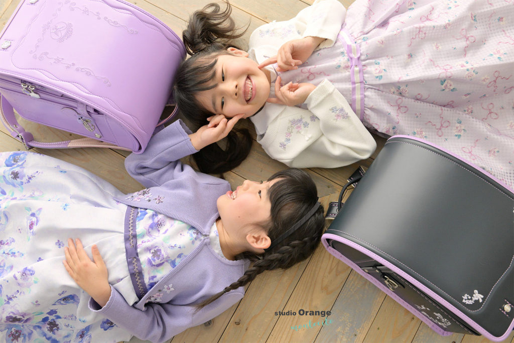 元気いっぱいの6歳女の子双子ちゃん！新しいランドセルと一緒に入学