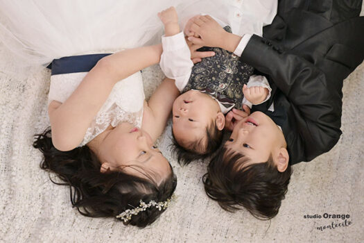 3ヶ月男の子お宮参り撮影で姉弟ショット
