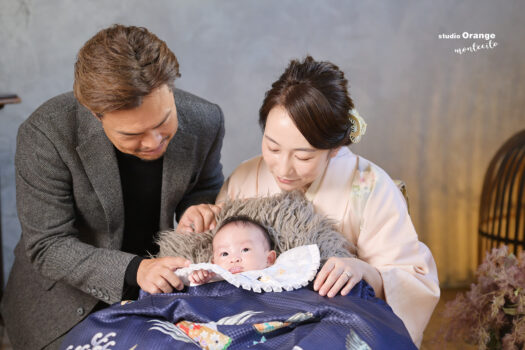 ママお着物を着てお宮参り撮影