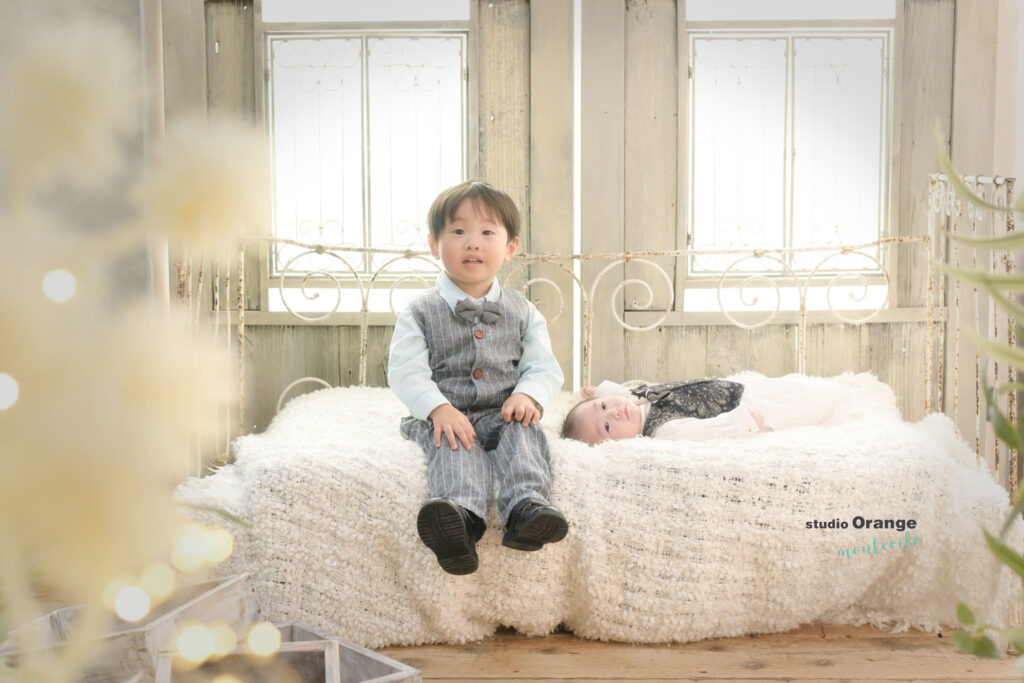 2ヶ月男の子のお宮参り撮影で兄弟ショット