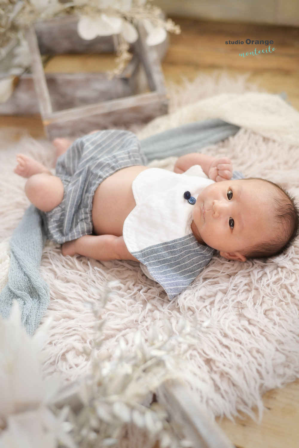1ヶ月男の子のお宮参り撮影ではだかんぼ撮影